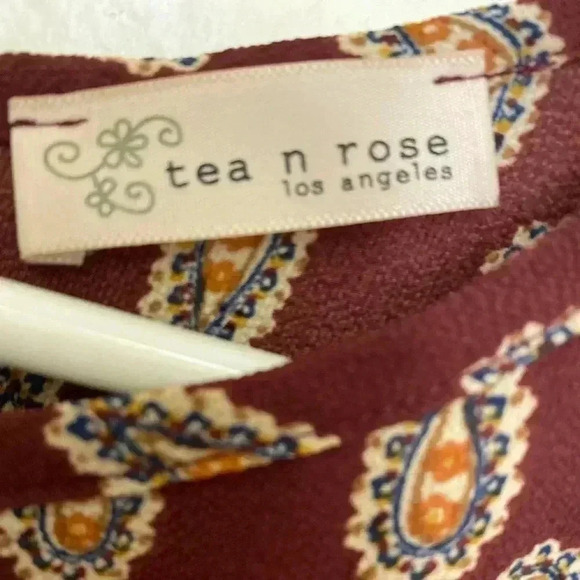 💥Tea n Rose Burgundy Paisley Top M - Picture 4 of 5